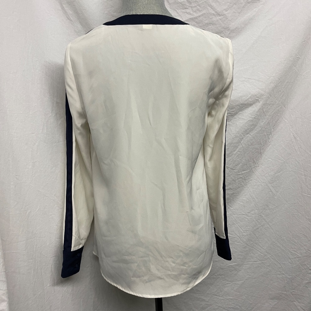 J. Crew Crewneck Button Front Top Size 4 - image 2
